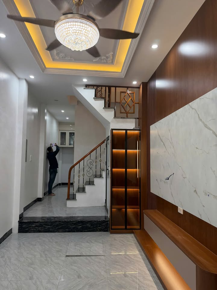 Bán nhà 5 tầng thang máy, kinh doanh đỉnh, gần chợ Hà Đông - Ô tô đỗ cửa