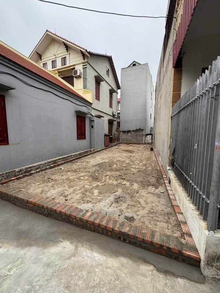 Bán đất thổ cư 67m2 vuông vắn, gần khu công nghiệp Quang Minh, Hà Nội