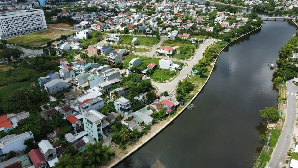 Đất kiệt ô tô Nguyễn Lộ Trạch, cạnh sông Như Ý, trung tâm Huế