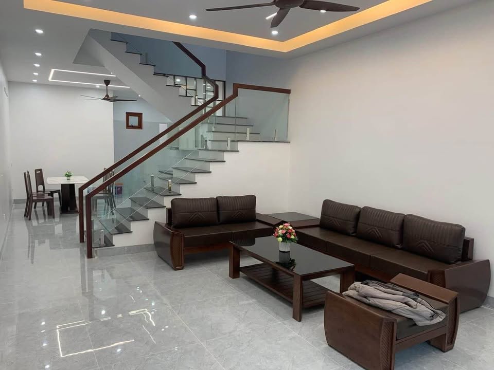 Bán nhà 3 tầng kiên cố, ngõ 19 Trần Quang Khải, gần chợ Gốc Gạo, ô tô đỗ cửa, 4,8 tỷ