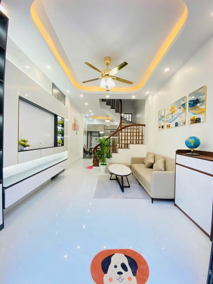 Bán nhà 3 tầng phường Kỳ Bá, ngõ ô tô, full nội thất, giá tốt