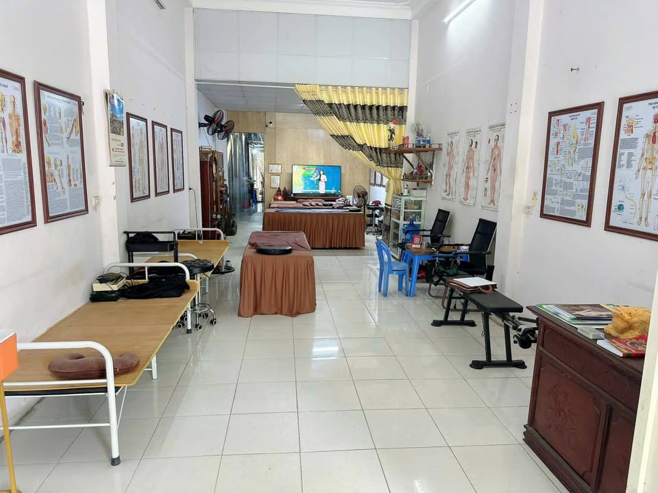 Bán đất tặng nhà cấp 4 mặt tiền đường Trần Phú, Lào Cai, kinh doanh tốt, giá 2.98 tỷ