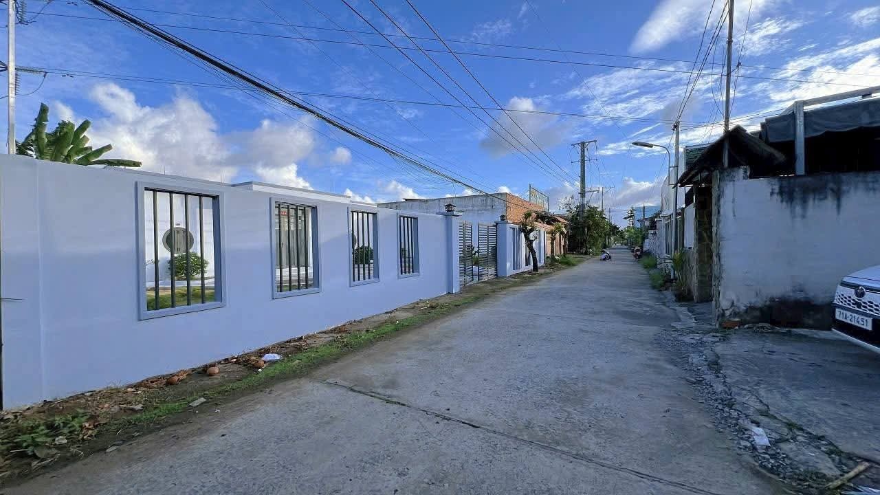 Bán nhà mặt tiền kênh Tập Đoàn, Phường Phú Tân, Bến Tre, 301m2, ngang 18m, giá bán 2.1 tỷ