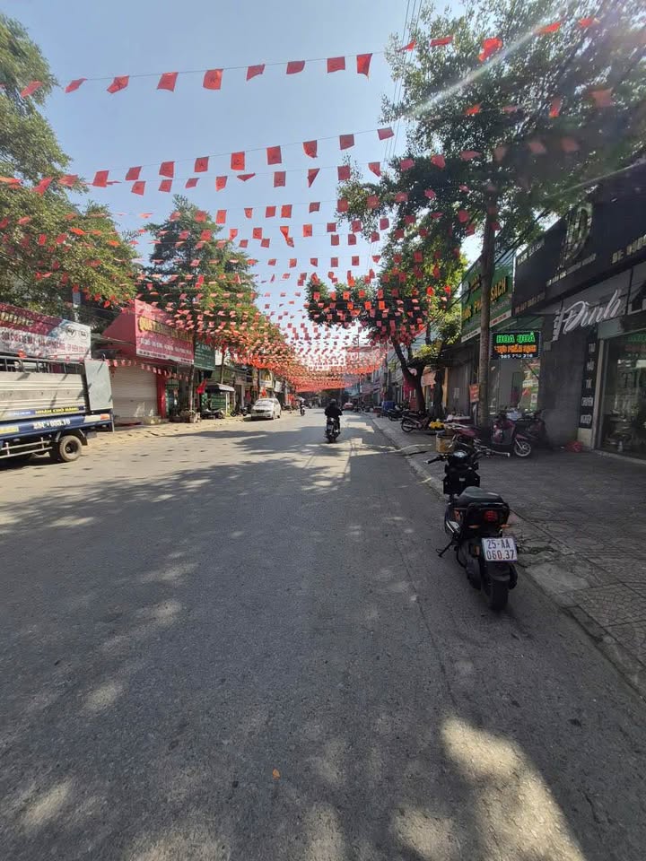 Cơ hội kinh doanh vàng tại Lai Châu, bán nhà 2 tầng mặt tiền đường Trần Phú