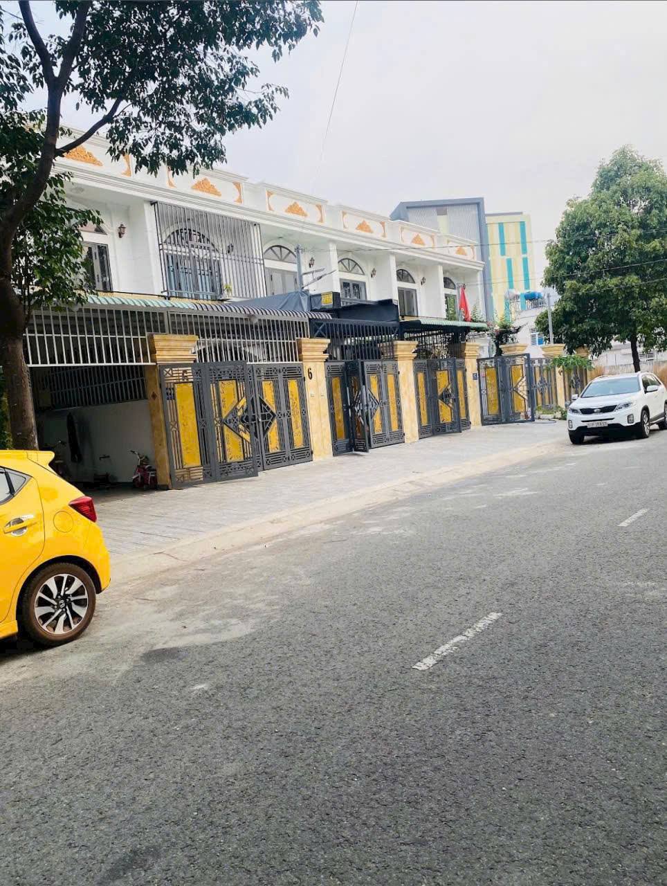 Cho thuê nhà đường số 13, tái định cư Hòa Phú, Thủ Dầu Một, nội thất đầy đủ, sân ô tô rộng rãi