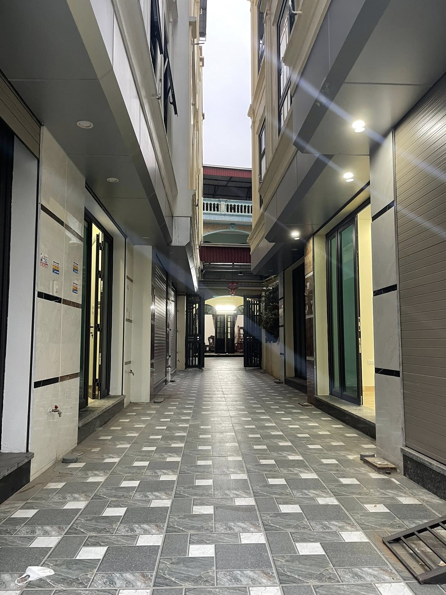 Bán nhà 5 tầng hiện đại, ô tô đỗ cửa tại Nhân Huệ, Chương Mỹ, sổ đỏ sẵn sàng