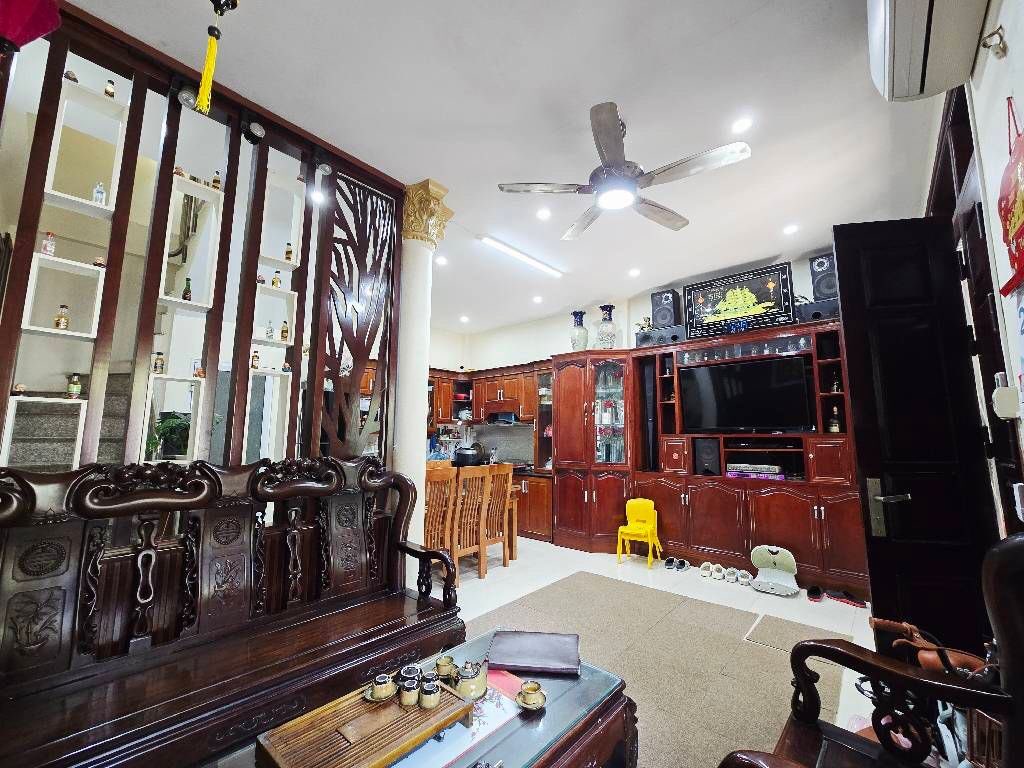 Bán nhà Việt Hưng, lô góc 2 mặt thoáng, gần Big C Long Biên