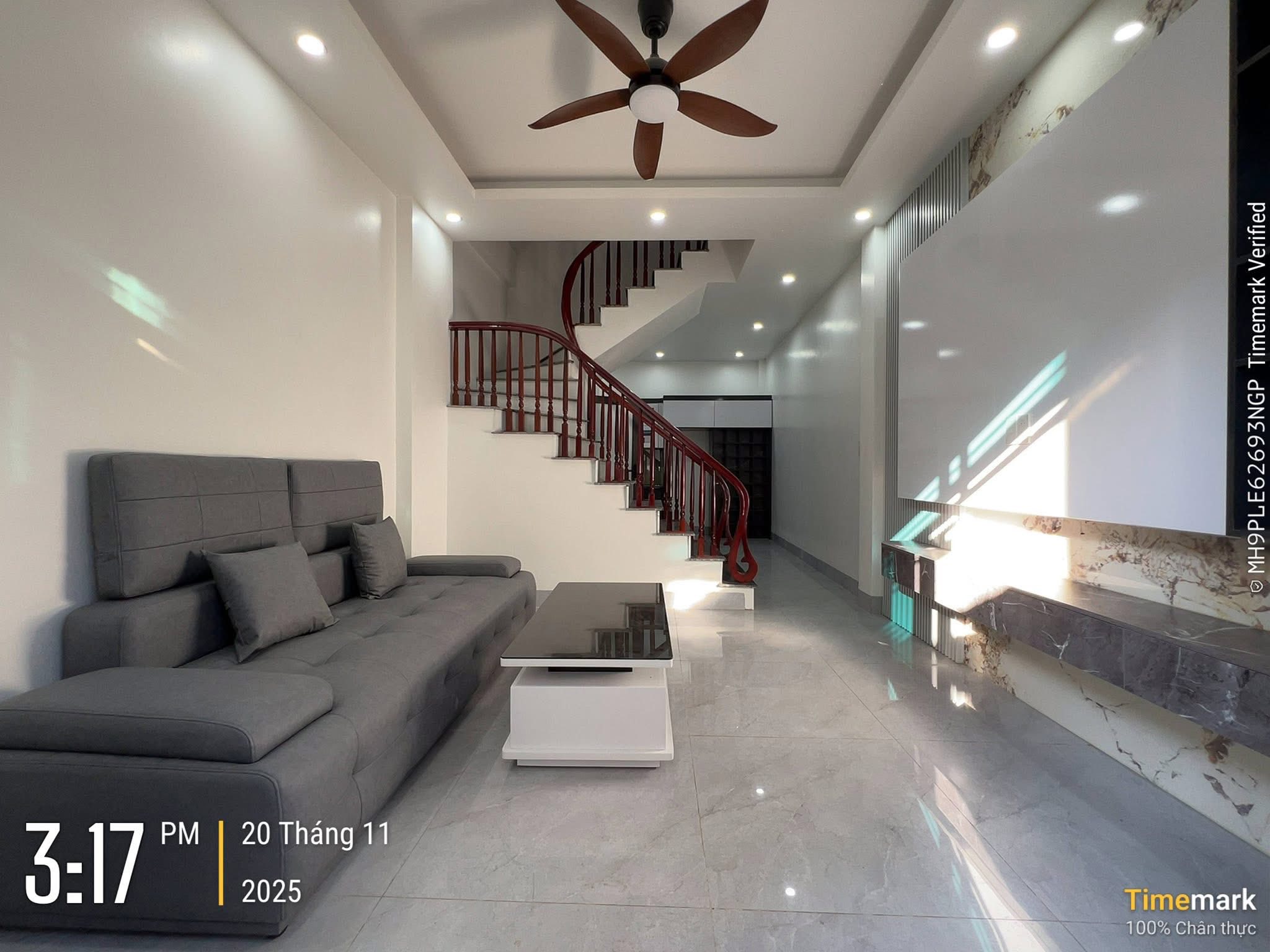 Bán nhà 3 tầng trung tâm Bồ Xuyên, 3 phòng ngủ, gần chợ, giá 1.xx tỷ