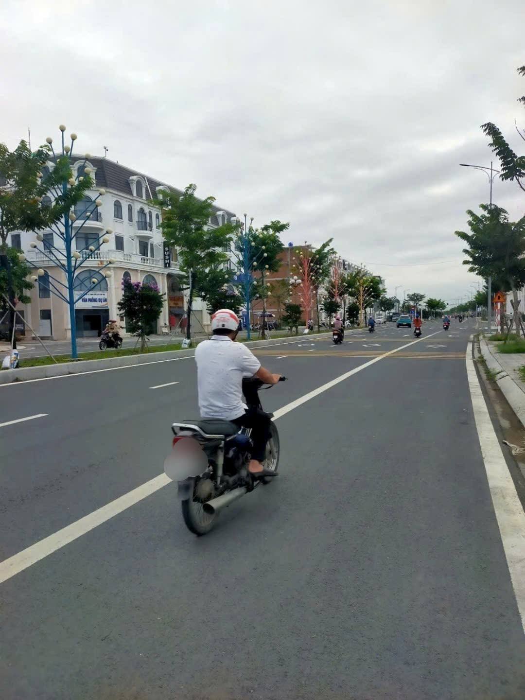 Bán lô đất nền tại khu Vườn Ươm, phường Phú Khương, Bến Tre, đường ô tô vào được, giá chỉ 600 triệu