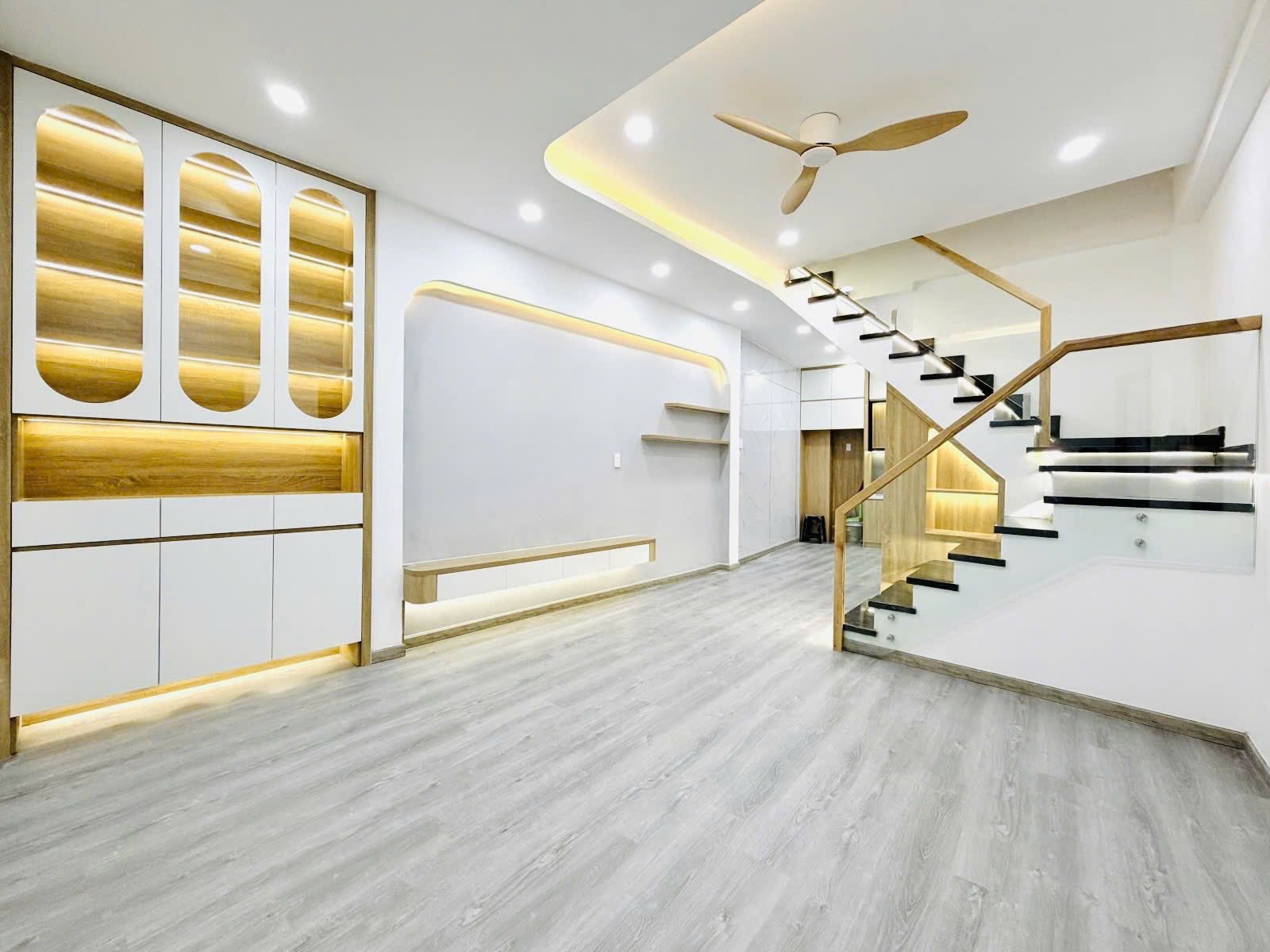 Nhà mới đón tết, hẻm ba gác, gần mặt tiền Hòa Hưng, Quận 10 - 40m2, 3 tầng, 3 phòng ngủ, nhỉnh 6 tỷ