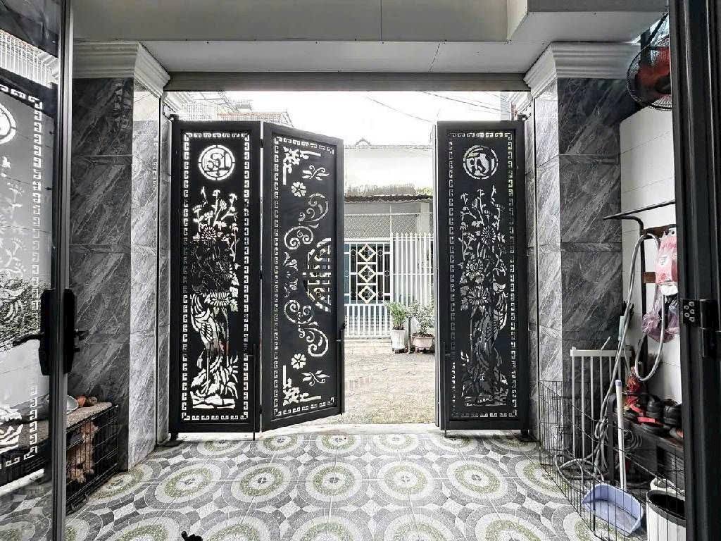 Nhà đẹp Quận 9, hẻm ô tô, 3 tầng 4 phòng ngủ, cho thuê 16 triệu/tháng, giá chỉ 6,6 tỷ