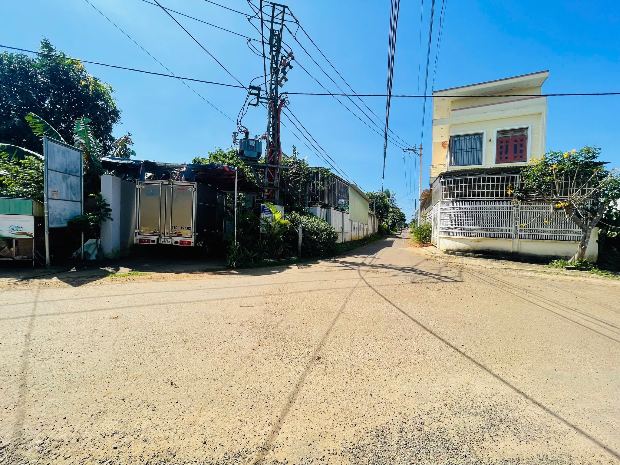 Nhượng lô góc 2 mặt tiền Nguyễn Tuân, 132m2 thổ cư, giá tốt