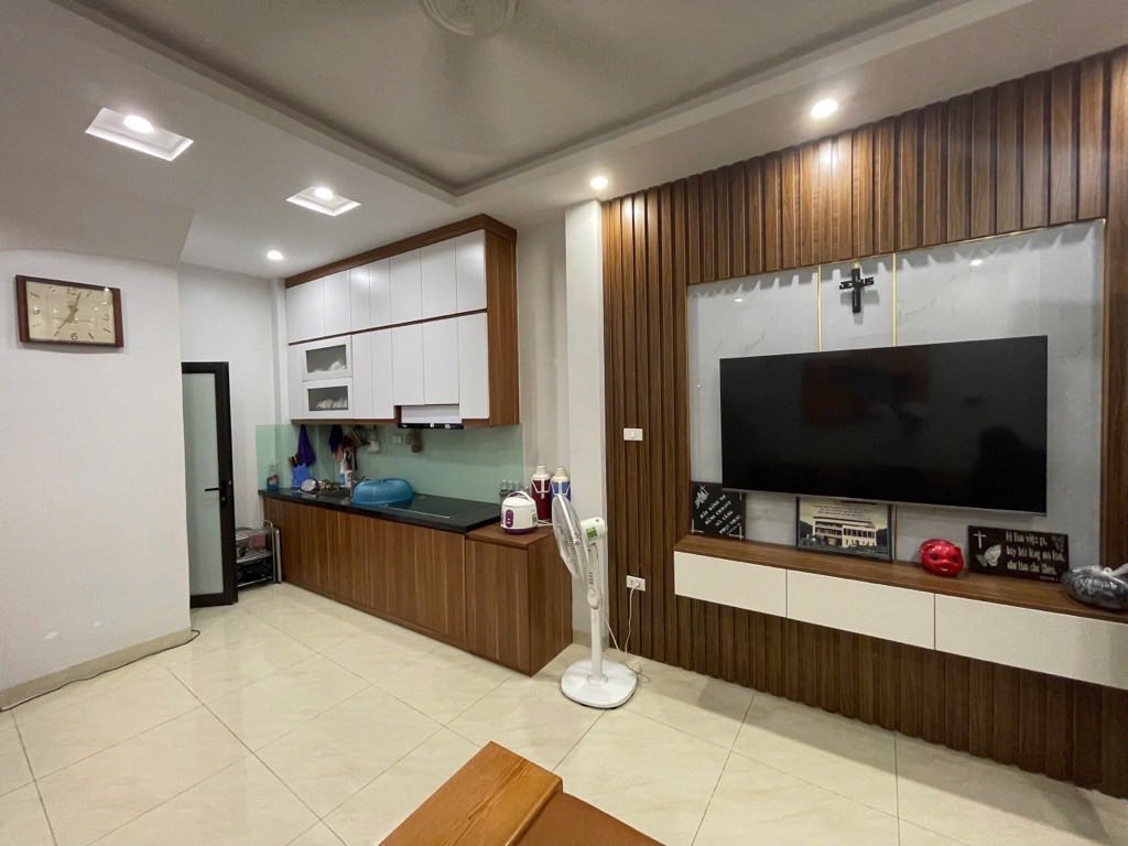 Chính chủ cần bán gấp căn nhà tại Cầu Giấy, diện tích sổ đỏ 48m2, nội thất đầy đủ