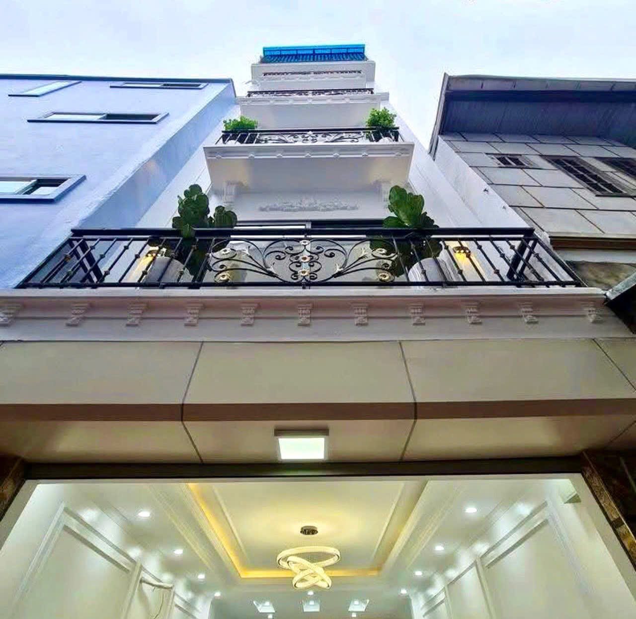 Nhà mới coóng 7 tầng thang máy, sát ngã 6 Ô Chợ Dừa, Đống Đa - chỉ việc xách vali về ở