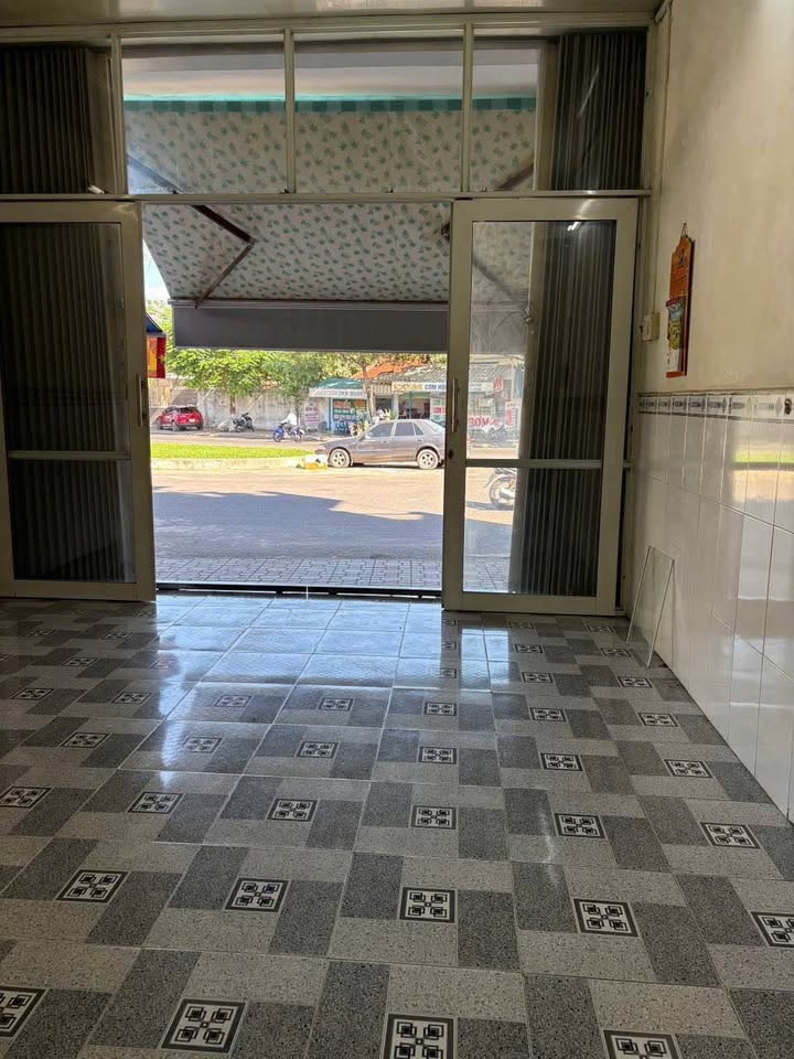 Bán nhà mặt tiền đường Phước Long, kinh doanh tốt, giá 3,95 tỷ