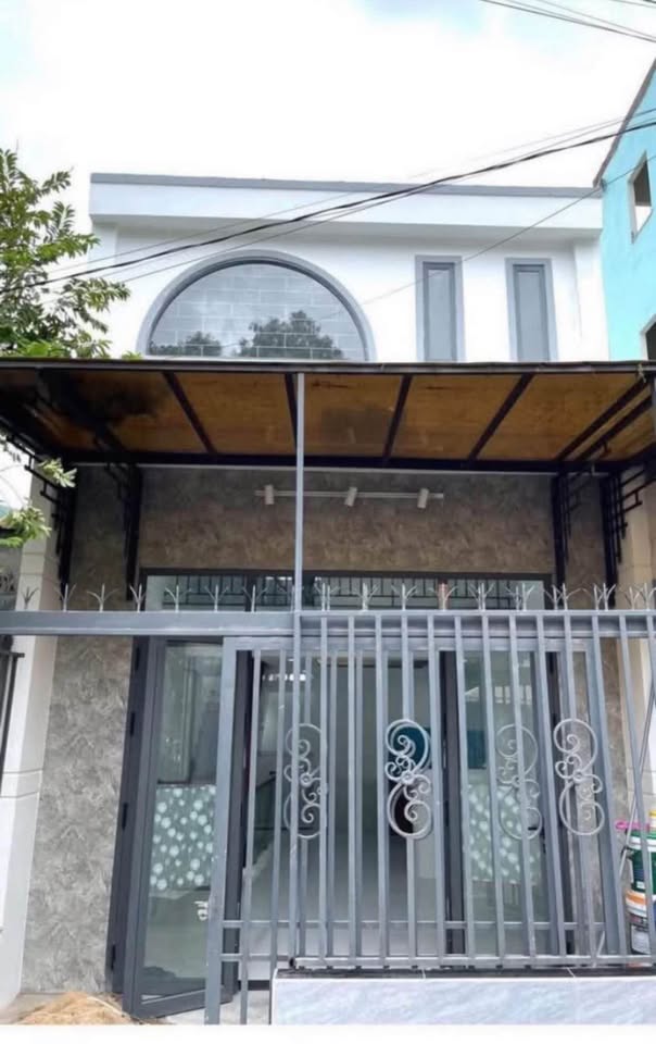 Bán gấp nhà mặt tiền đường Lý Thái Tổ, thành phố Quy Nhơn, ô tô đậu cửa, giá 2,5 tỷ