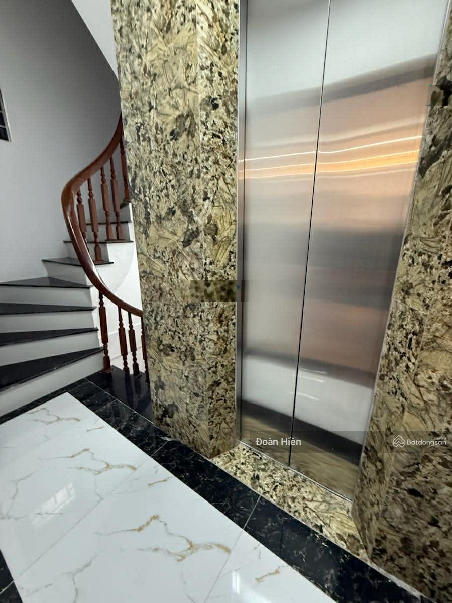 Siêu phẩm 279 Đội Cấn, lô góc 2 thoáng, thang máy, 25m ra ô tô tránh, gần phố, ngõ thông, 43m