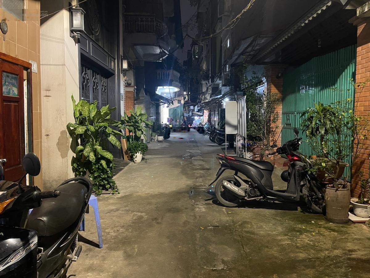 Nhà dân xây, ngõ thông ba bước ra phố, tiện ích dân trí cao, k QH. DT 30m2 4T MT 4m giá 2,95 tỷ