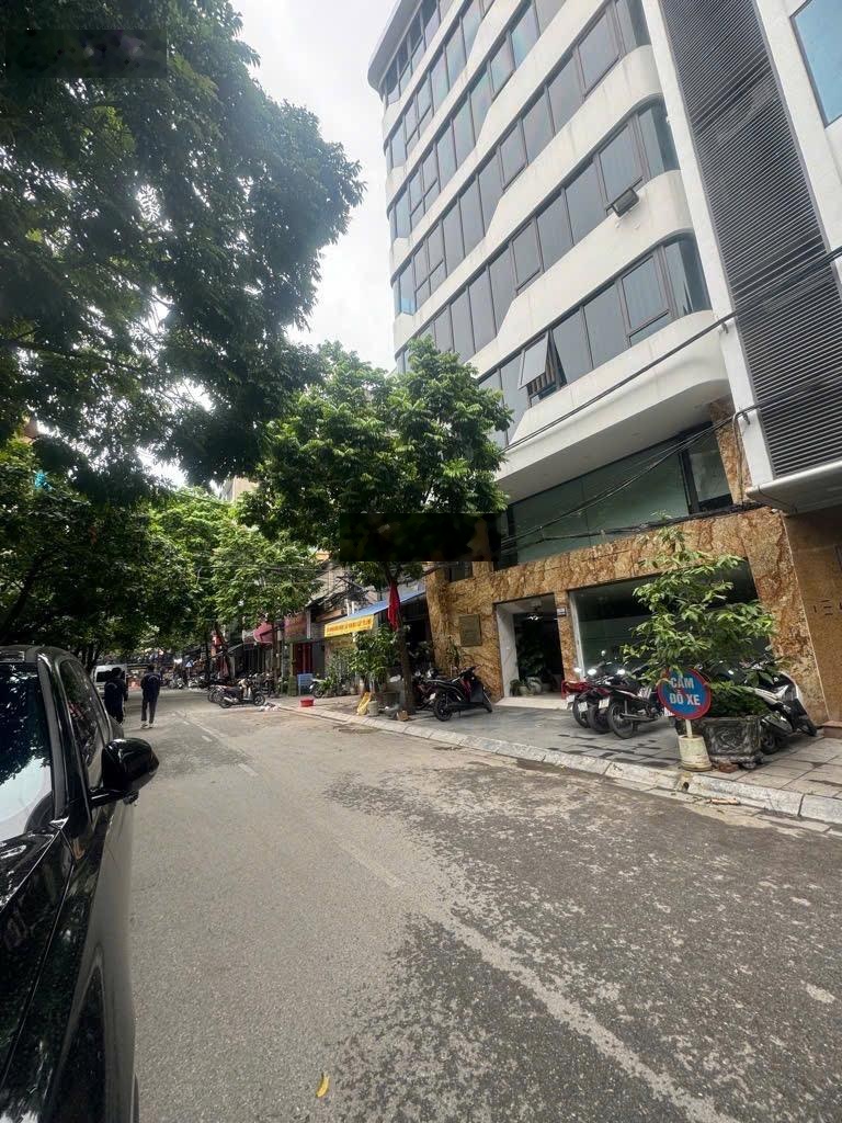 Khu phân lô phố ngọc khánh - 90m2- mt 5m - nhà dân xây kiên cố - oto tránh đỗ