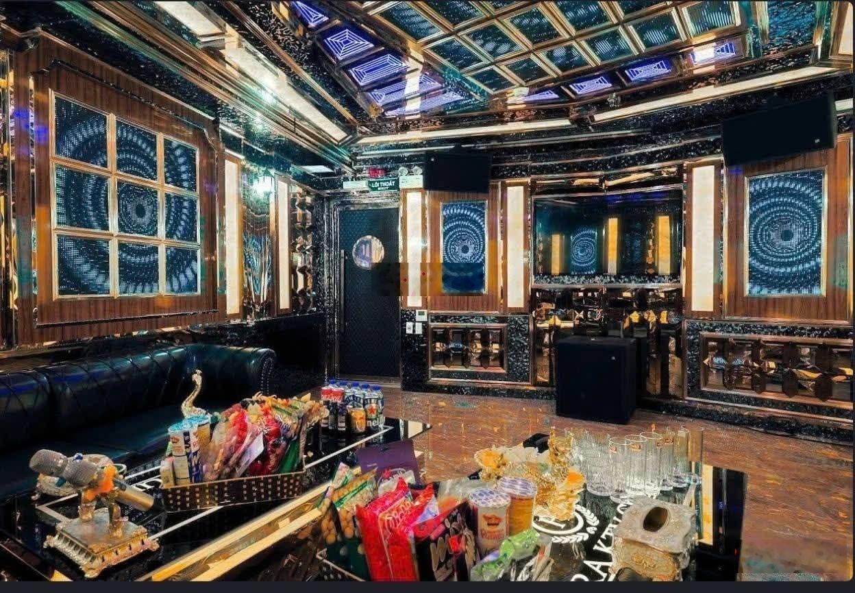 Bán tòa nhà 10 tầng thang máy mặt phố Nguyễn Khắc Hiếu, Mạc Đĩnh Chi 240m2, dòng tiền 6 tỷ/năm