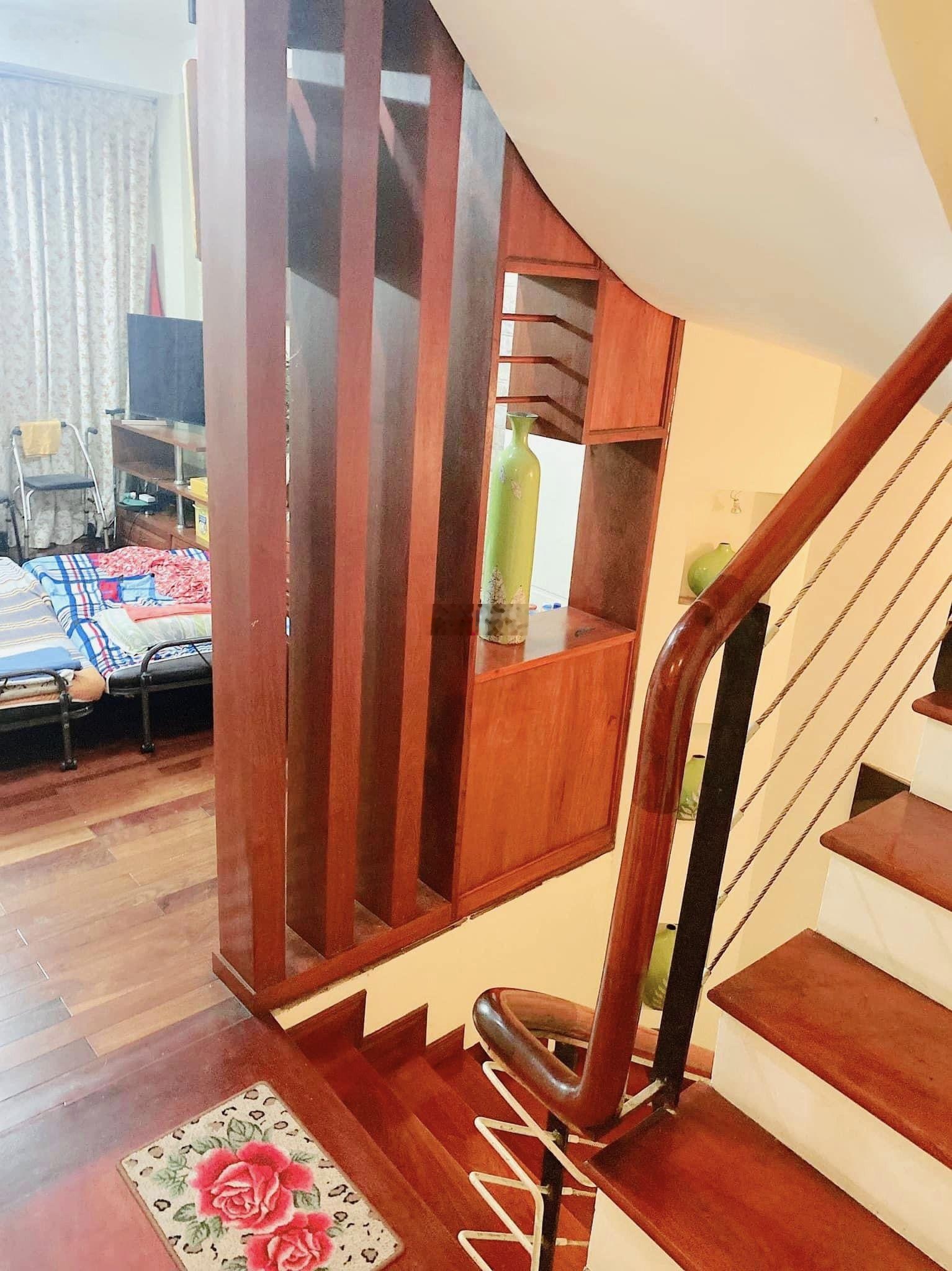 Bán nhà Hoàng Hoa Thám, ngõ to thông thoáng, cách phố chỉ 30m, có bãi gửi xe, DT 36m2 chỉ 8 tỷ