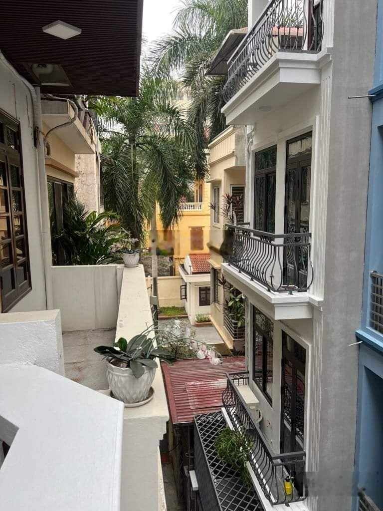 Bán nhà 64m2, dân xây chắc chắn, mặt tiền 5m, trước nhà sân rộng 3m