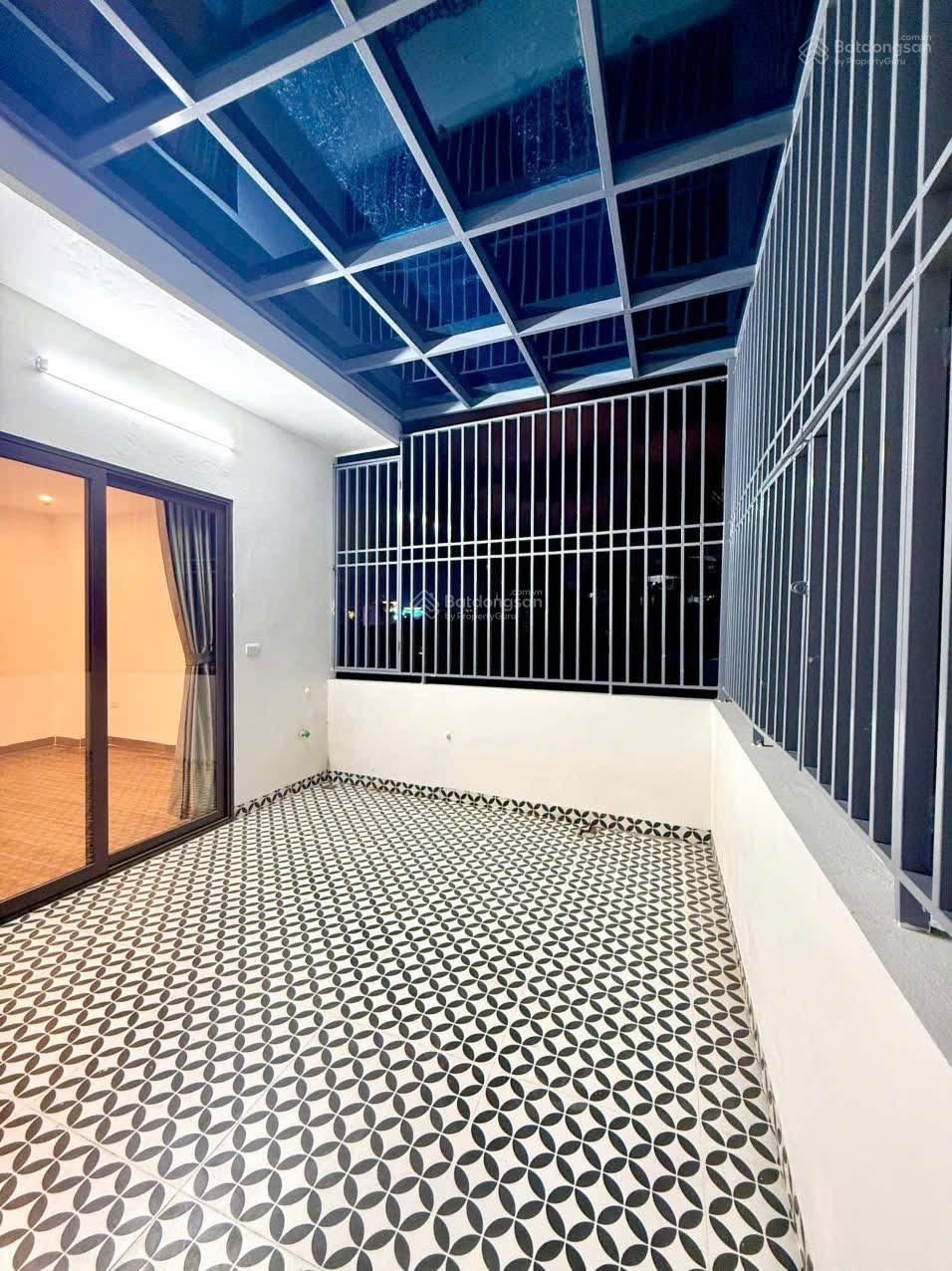 Nhà Víp! Kim Mã, thang máy nhập khẩu, 15m ra ô tô, thoáng, nhà mới full nội thất, 46m2*6T