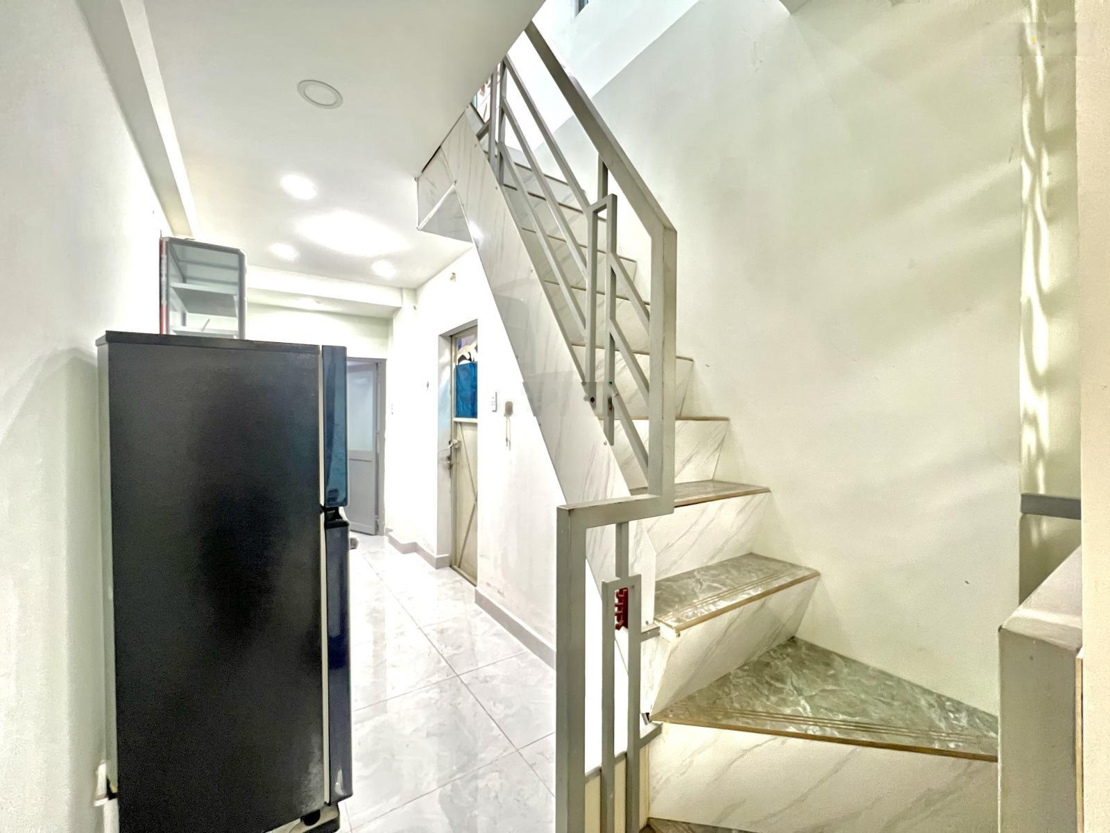 Nhà giá rẻ 1 trệt 1 lầu 1ST 2PN 3WC 60m2 mới cửa sổ balcon phù hợp gia đình cho thuê lâu dài Q10