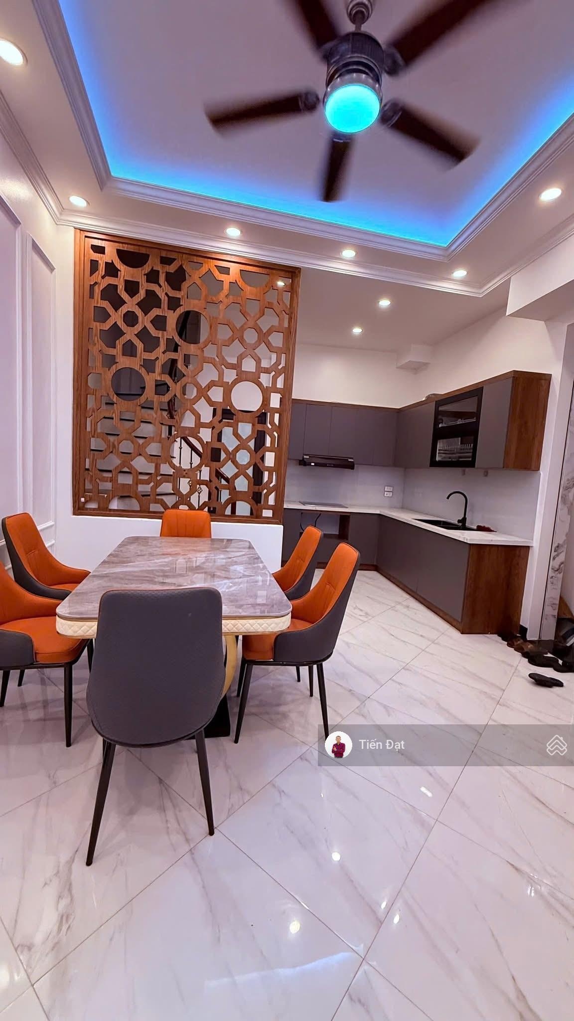 Bán nhà phố văn cao thông ra đường hoàng hoa thám,trung tâm ba đình,nhà mới đẹp ở ngay, sát hồ tây.