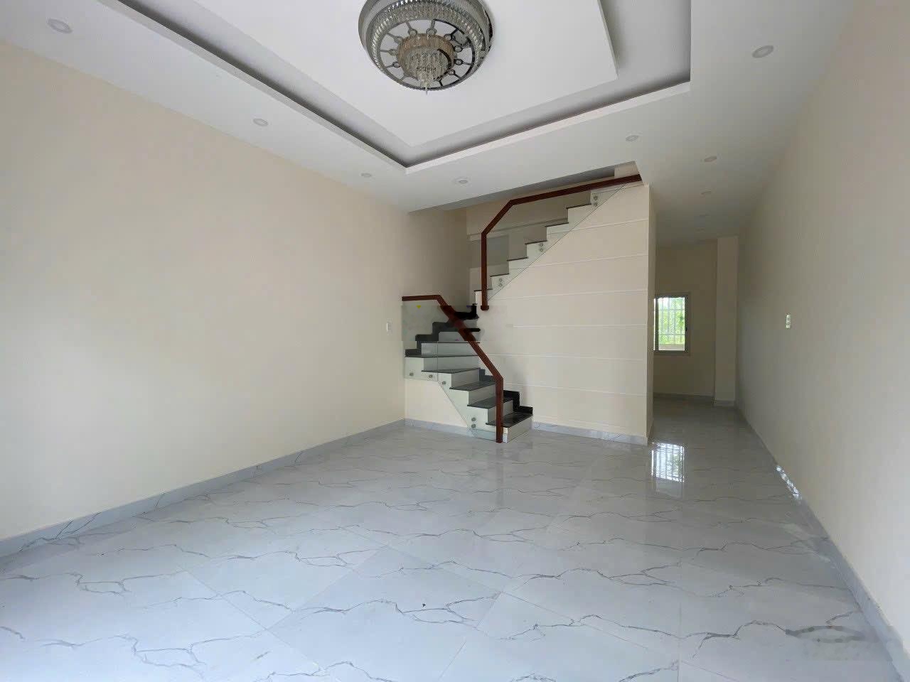 Cho thuê nhà hoàng quân 1 trệt 1 lầu, 2 phòng ngủ, 2wc, lộ 12m, nhà trống, mới