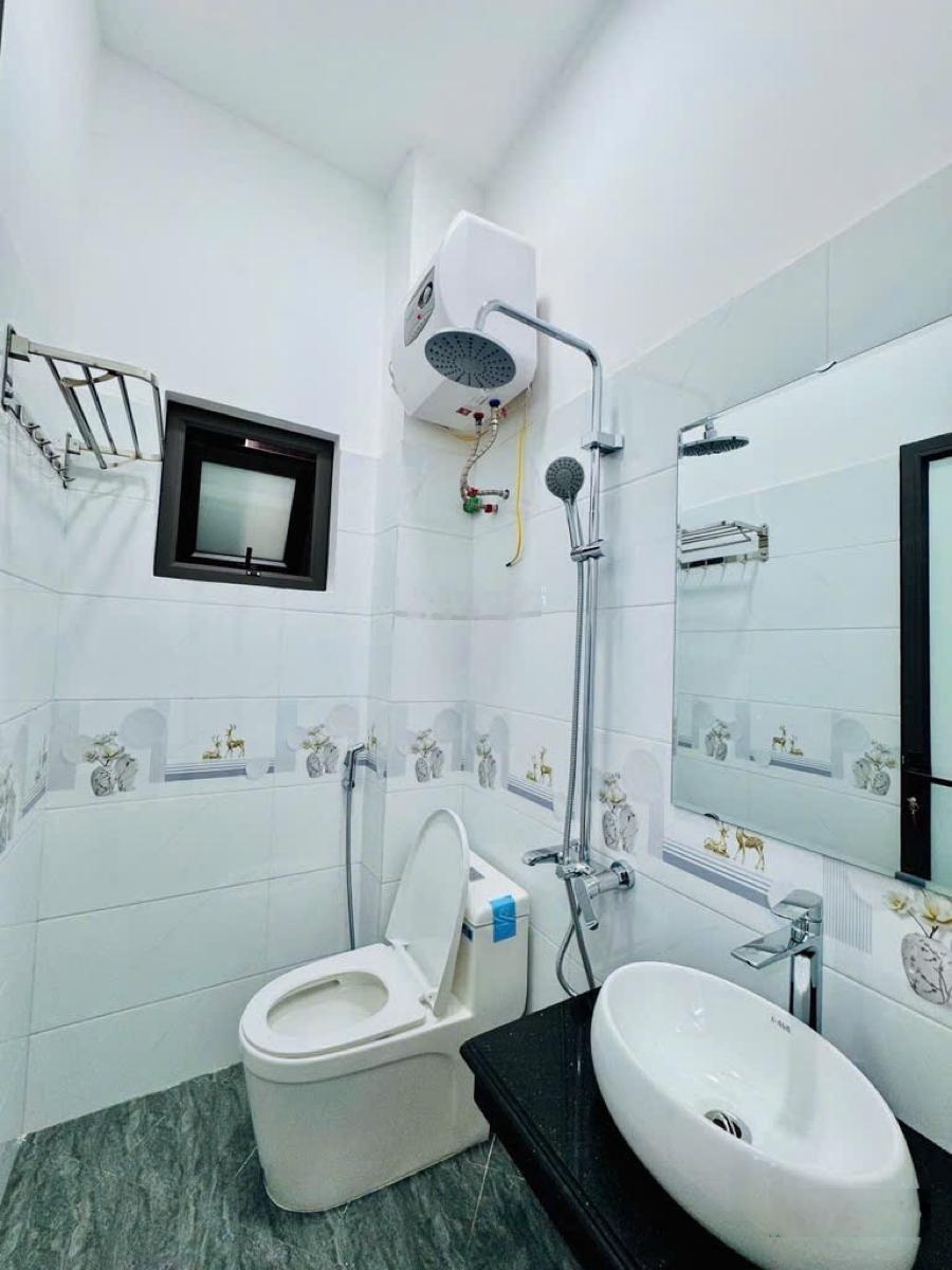 Hot hot hot - 6 tỷ - 5 tầng mới đẹp - trung tâm ba đình - phân khúc khan hàng - gần phố - dân xây