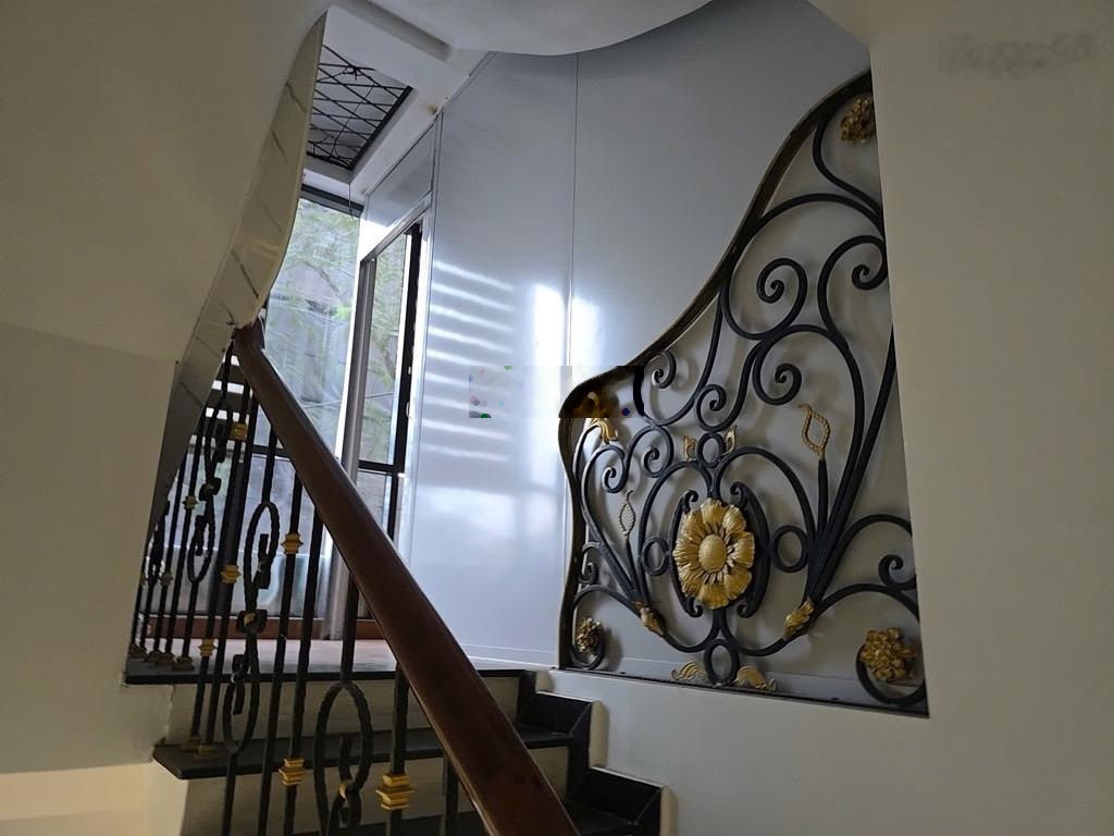 Mặt tiền ngõ quyền lực- kinh doanh bất chấp- dòng tiền đỉnh-mặt ngõ to -ô tô tránh-lô góc-dân xây