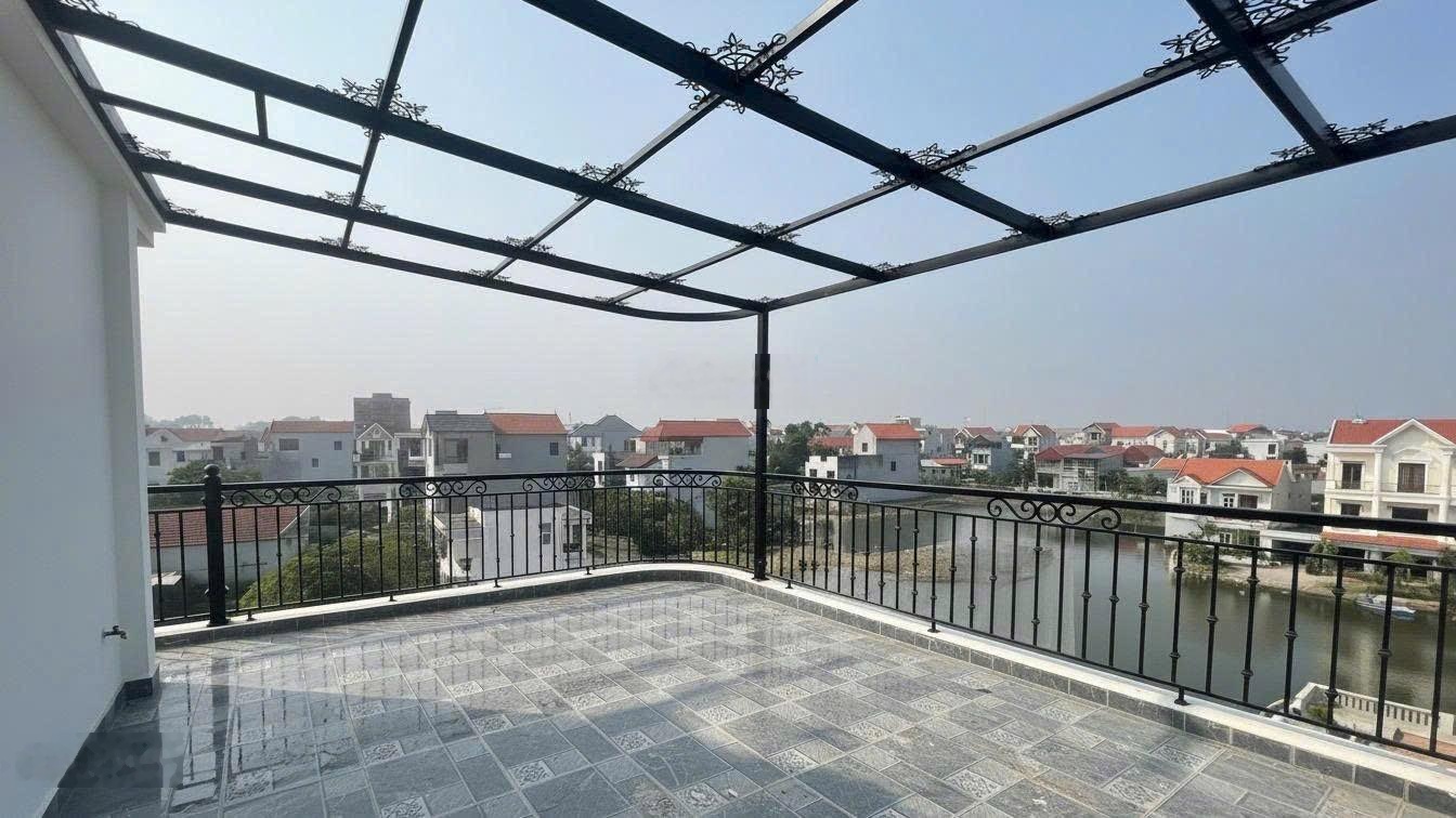 Bán nhà 40m2 giá 3tỷ450tr xây 4 tầng mỗi tầng chia 2 phòng sổ đỏ chuẩn có sân đẹp kh lỗi phong thủy