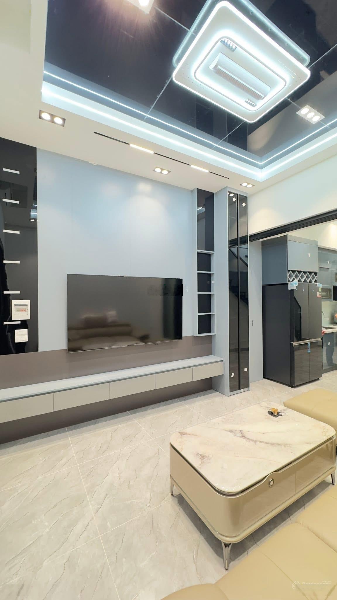 Nhà đẹp đón tết! Đội Cấn, ngõ thông tứ tung, gần ô tô, ba gác chạy, chủ xây chắc chắn, đủ NT,43m*5t