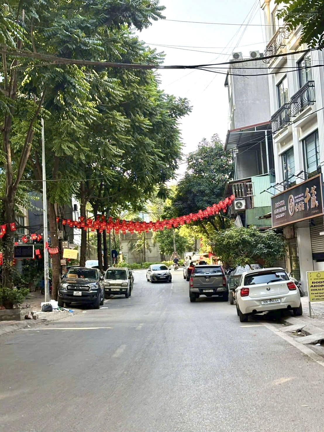 Bán nhà mới - Phan Kế Bính - Dt 36m2 x 5T - Ô tô đỗ cổng - Cách phố 10m - Giá chào 11.8 tỷ (TL)