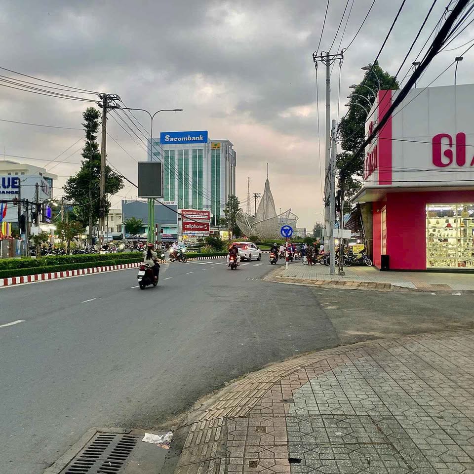 Nhà 1 trệt 1 lửng 47m2, mặt tiền kinh doanh sầm uất phường Phú Khương, Bến Tre - Giá tốt