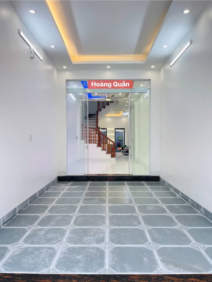 Bán nhà 3 tầng Quang Trung, ngõ rộng ô tô tránh, sân vườn thoáng mát, giá nhỉnh 3 tỷ