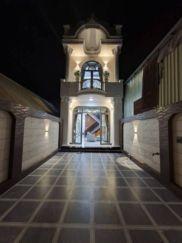 Bán nhà Tân Ninh, Tây Ninh, 3 phòng ngủ, sân vườn, sổ hồng, giá 2.79 tỷ