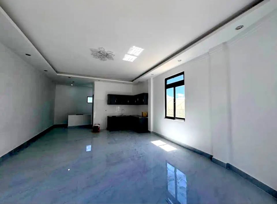 Bán nhà 2 mặt tiền ô tô vào tận nơi, 60m2, 3 phòng ngủ, giá 2.3 tỷ