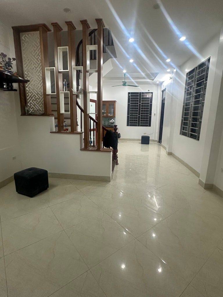 Nhà Lạc Long Quân, tọa lạc tại vị trí đắc địa trên đường Lạc Long Quân, Cầu Giấy, Hà Nội