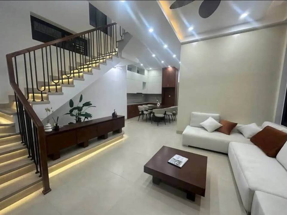 Nhà 2 mặt tiền, kiệt xe tải, ngang 9m đẹp như hoa hậu, full nội thất xịn sò