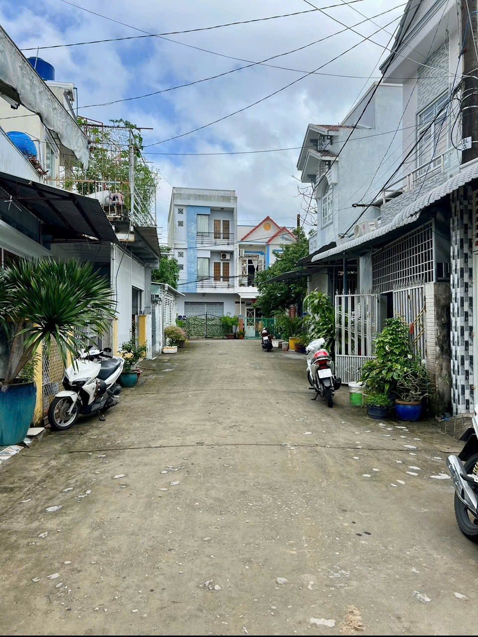 Bán căn nhà mới tinh, vị trí đắc địa tại hẻm lớn 673 Nguyễn Trung Trực, hẻm xe hơi