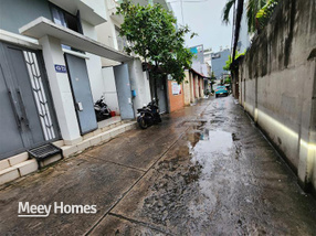 Tọa lạc tại vị trí đắc địa trên con hẻm 1 sẹc đường Ung Văn Khiêm, Bình Thạnh