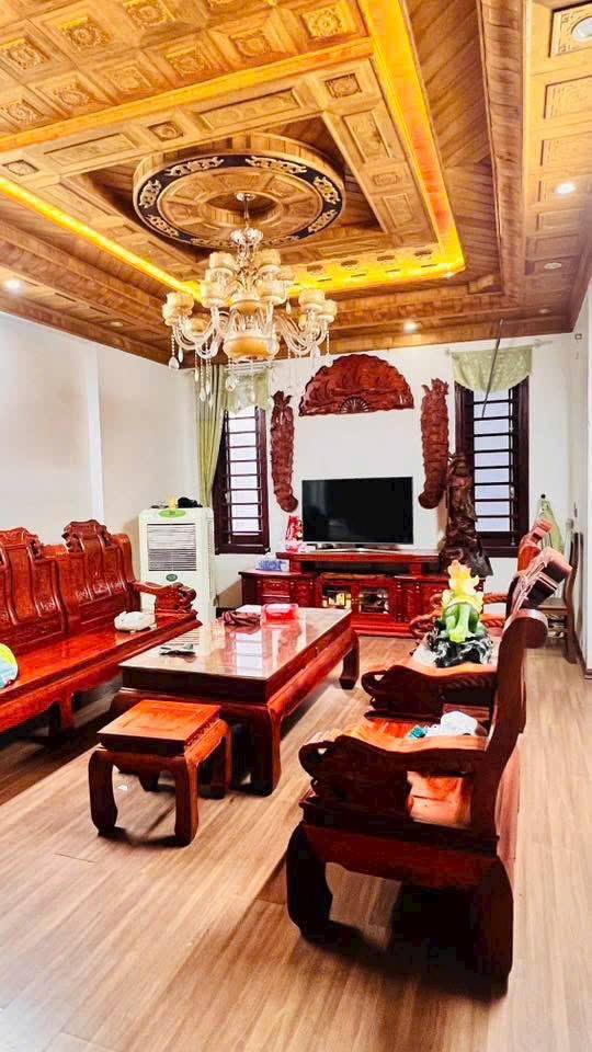 Nhà 5 tầng kinh doanh bất chấp gần ngã 6 Bắc Ninh, sổ đỏ sang tên trong ngày