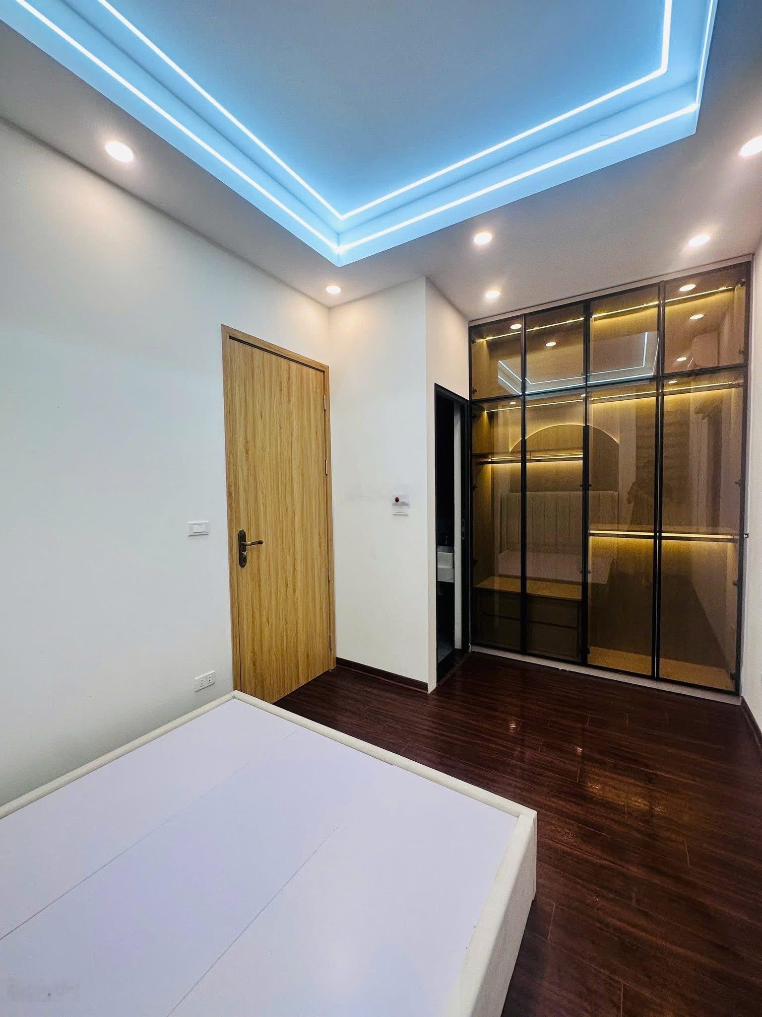 Bán nhà ngõ 31 phố Vĩnh phúc 5 tầng 50m đầy đủ nội thất ở ngay