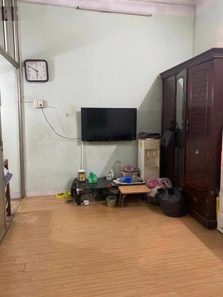 Nhỏ nhưng có võ - 4 tầng bê tông rất chắc chắn - TT Đống Đa đi đâu cũng tiện - có GPXD - nhà thoáng