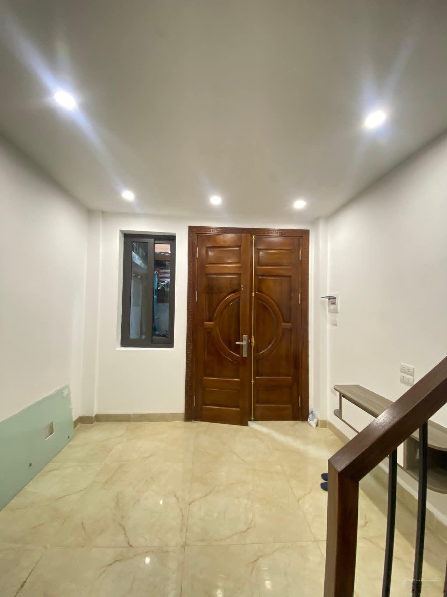 Trung tâm ba đình- phố đội cấn sầm uất- nhà mới đẹp full nội thất - ngõ thông- ô tô đỗ sân rộng rãi