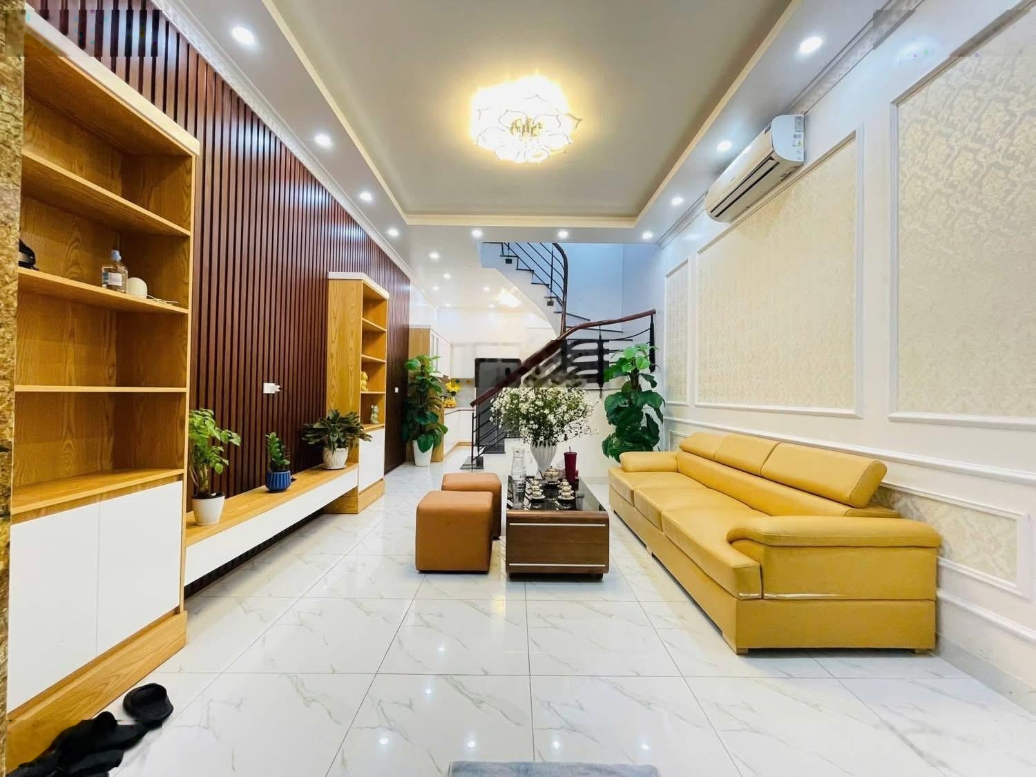 Chỉ 50m ra ô tô, nhà dân xây Hoàng Hoa Thám, full NT ở ngay đón tết, 46m, 5t, 4pn, ngõ thông, ko QH