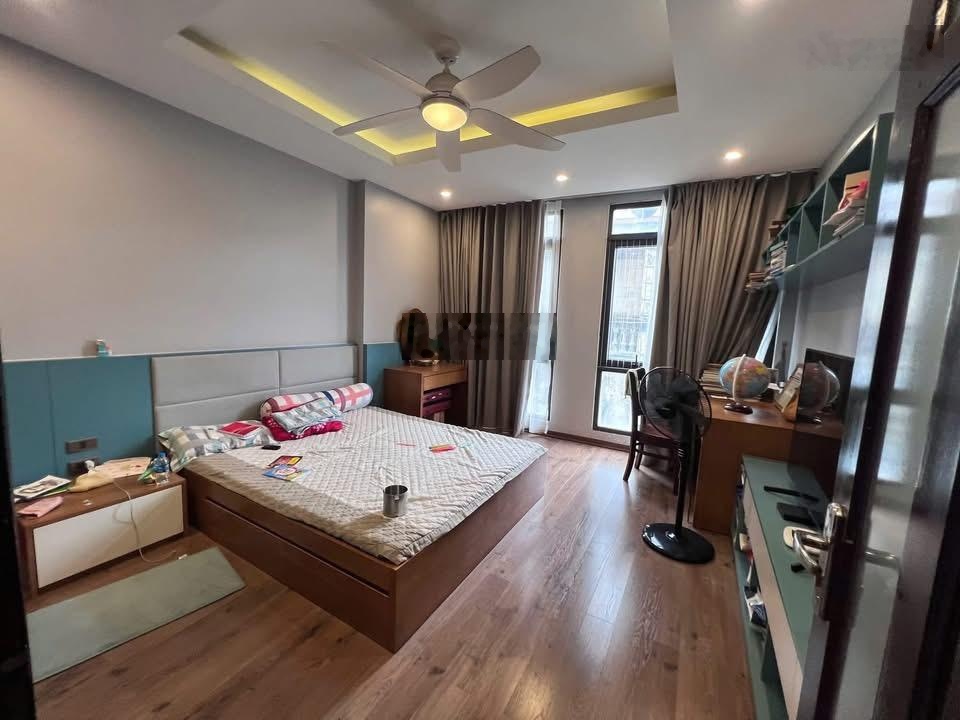 Tôi cần bán gấp nhà ngõ 67 văn cao ( 7.98 tỷ ) 5 tầng ( 30m2 ) ánh sáng ngập tràn cách ô