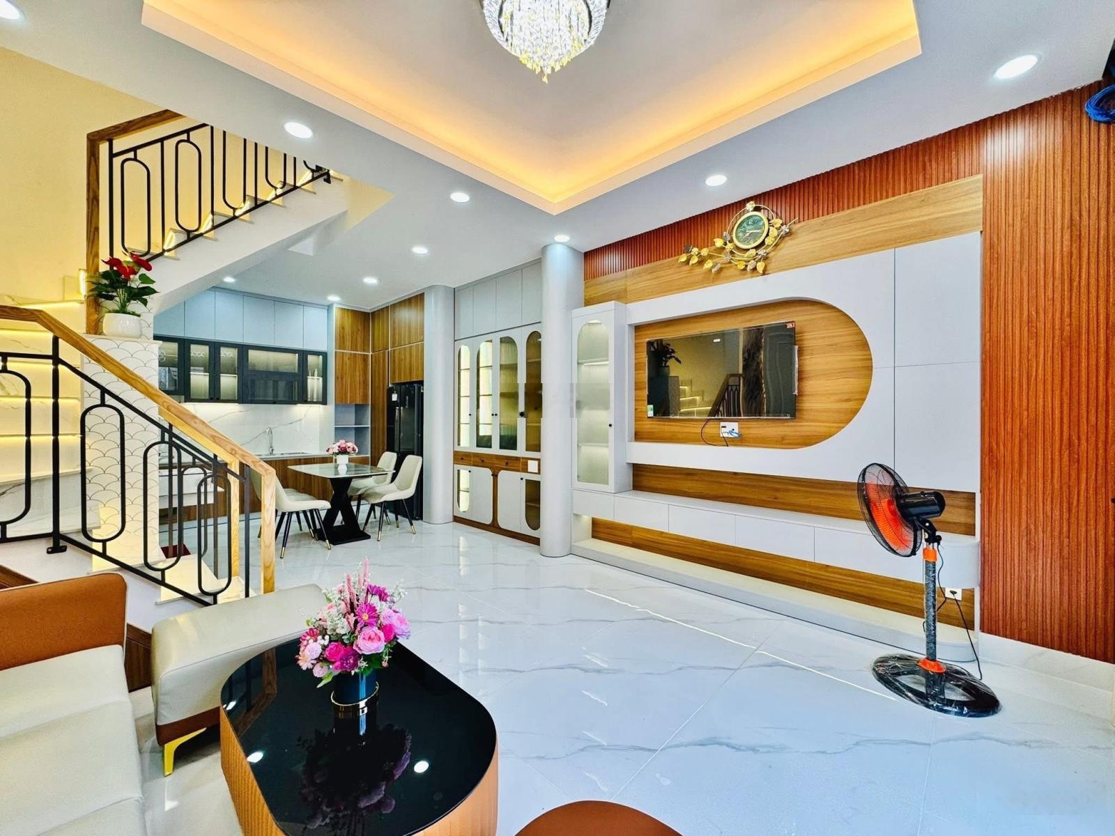 Cô Bửu lớn tuổi cần bán gấp nhà Xô Viết Nghệ Tĩnh- Bình Thạnh. Giá 1TỶ730. DT 46,3m2. 3PN. Sổ sẵn